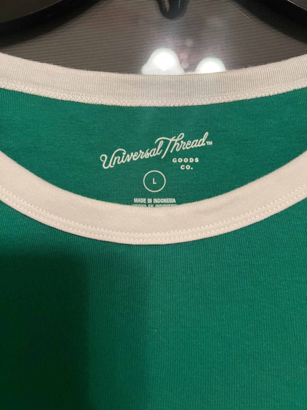 Universal Thread Sweatshirt, Tee, and Sweatpants - Picture 12 of 15